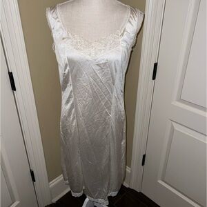 Vintage Heavenly Secrets Nylon Full Slip Lace Size M White